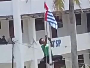 Demo Mahasiswa USTJ Kibarkan Bintang Kejora, 1 Orang Ditangkap
