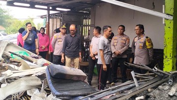 Polres Prabumulih &amp; Bhayangkari Bantu Warga Korban Kebakaran di Sukajadi