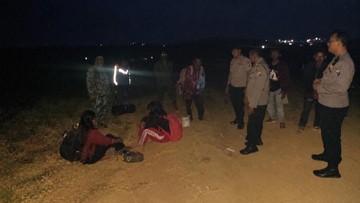 Polisi Evakuasi 9 Pendaki Masuk Batu Tulis Malang Tanpa Izin Saat Karhutla