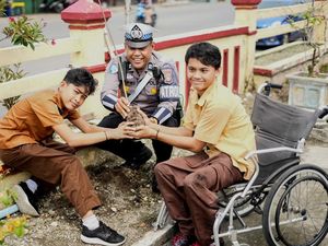 Polres Rohul Ajak Siswa SLB Belajar Green Policing dan Tanam Pohon