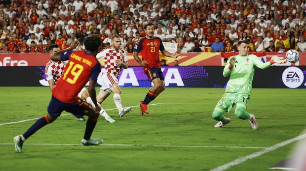 Soccer Football - UEFA Nations League - Group A3 - Spain v Croatia - Ramon Sanchez Pizjuan, Seville, Spain - September 29, 2026 Spain's Lamine Yamal scores their third goal REUTERS/Marcelo Del Pozo