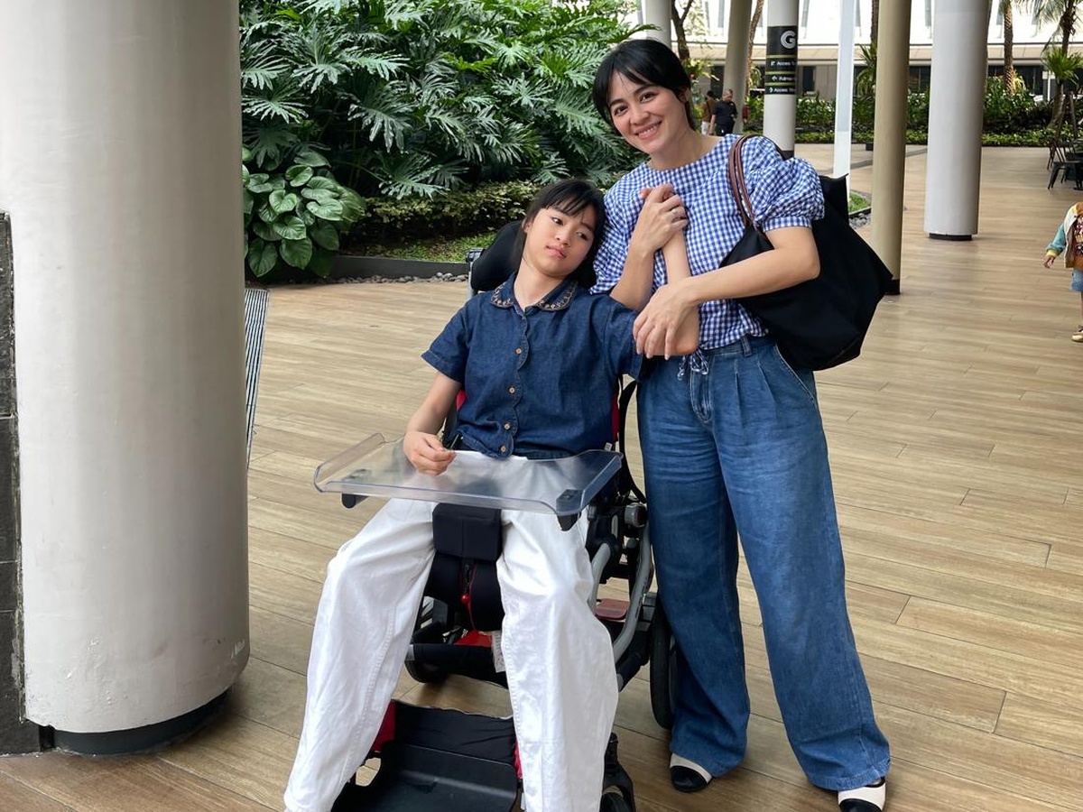 Kisah Inspiratif Tiffany Orie Rawat Buah Hati Berkebutuhan Khusus