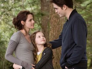 Kini 20 Tahun, Renesmee Twilight Bikin Pangling