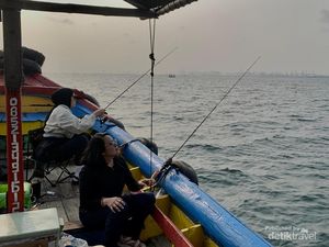 5 Bekal Mancing Seharian di Laut Jakarta untuk Pemula