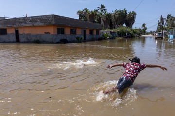 Usai Diterjang Badai Polo, Jalanan San Carlos Terendam Banjir
