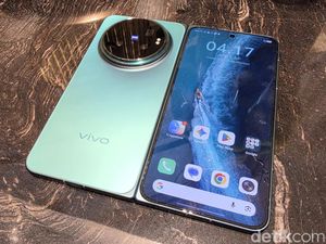 Menggenggam Smartphone Lipat Anyar Vivo X Fold 6 di Shanghai