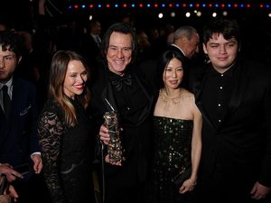 Jim Carey Diam-diam Menikah dengan Wanita Keturunan Korea, Lebih Muda 32 Tahun