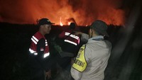 Polres Banyuasin Padamkan Karhutla di Rambutan, Kondisi Masih Berasap