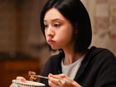 Potret Kim Ji Won di Doctor X, Berantas Korupsi Juga Butuh Makan
