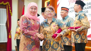 Khofifah Apresiasi 647 Warga Jatim yang Donor Darah 75 Kali