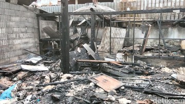 Gudang Mebel di Magelang Ludes Terbakar gegara Trafo Meledak