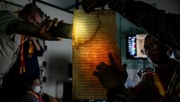 Jejak Sejarah Keraton Solo Dijaga Lewat Digitalisasi Manuskrip Kuno