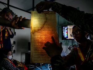 Jejak Sejarah Keraton Solo Dijaga Lewat Digitalisasi Manuskrip Kuno