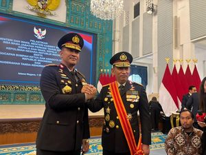 Salam Komando Jenderal Suyudi dan Jenderal Sigit di Istana