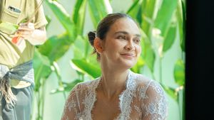 Potret Luna Maya Melaspas Rumah Baru di Bali, Tampil Berkebaya & Tanpa Makeup