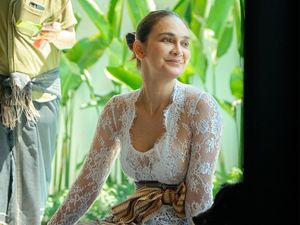Potret Luna Maya Pakai Kebaya saat Melaspas Rumah Baru di Bali