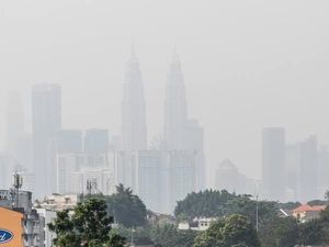 F1 Sepang Tetap Digelar Meski Malaysia Dikepung Asap-Panas Ekstrem