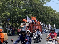 Massa Buruh Bergerak dari A Yani ke Kantor Gubernur Jatim!