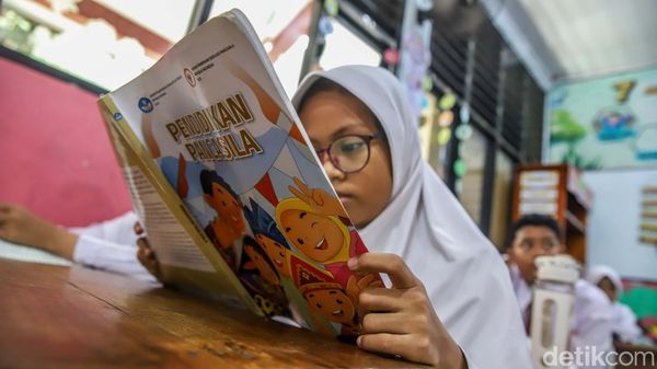 Menanamkan Nilai Pancasila Sejak Bangku SD di Cilincing
