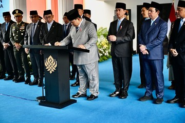 Mensos &amp; Wamensos Hadiri Upacara Hari Kesaktian Pancasila di Lubang Buaya