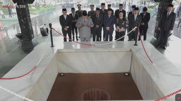 Momen Prabowo, Gibran dan Puan Berdoa di Depan Sumur Maut Lubang Buaya