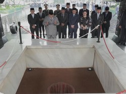 Doa Prabowo di Depan Sumur Maut Lubang Buaya