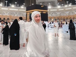 Niken Anjani Rasakan Kebahagiaan Ini Saat Umrah