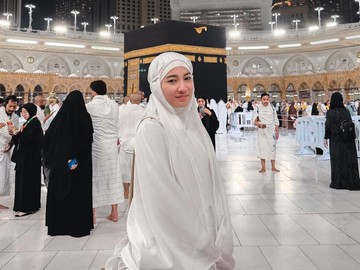 Niken Anjani Rasakan Kebahagiaan Ini Saat Umrah