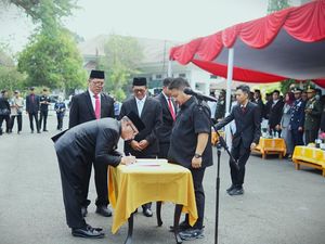 Bupati Reynaldy Lantik Rona Mairansyah Jadi Sekda Baru Subang