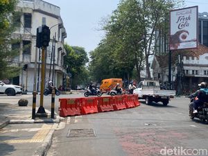 Traffic Light di Simpang Naripan-Tamblong Bandung Mati