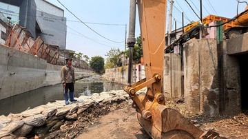 Atasi Banjir di Simo, Pemkot Surabaya Lebarkan Saluran dan Keruk Sungai