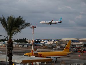 Flydubai ke Israel Hampir Dibajak, Ini Detik-detik Pilot Ditikam Kopilot