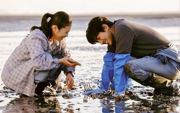Ji Chang Wook dan Imada Mio memancarkan chemistry manis dalam potret adegan terbaru 'Merry Berry Love'.