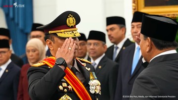 Prabowo Anugerahi Komjen Dedi Tanda Kehormatan Bintang Mahaputera Adipradana