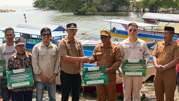 IMIP Salurkan 6 Kapal untuk Perkuat Ekonomi Nelayan Pesisir