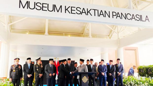 Revitalisasi Museum Kesaktian Pancasila Presiden RI Prabowo Subianto meresmikan revitalisasi Museum Kesaktian Pancasila di kawasan Lubang Buaya, Jakarta Timur, Kamis (1/10). Wajah baru Museum Kesaktian Pancasila membuat edukasi sejarah bisa dilakukan melalui teknologi digitan dan imersif.