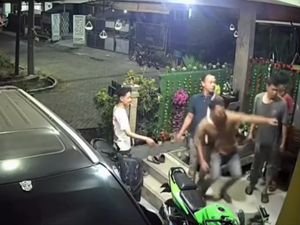Alur Cerita Tegur Knalpot Berisik hingga Rumah di Bekasi Dirusak