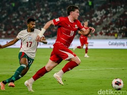 Ole Romeny, Sang Pelayan Baru