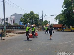 Sopir Truk Lanjut Demo, Karyawan Pertamina Tinggal Petugas Keamanan Saja