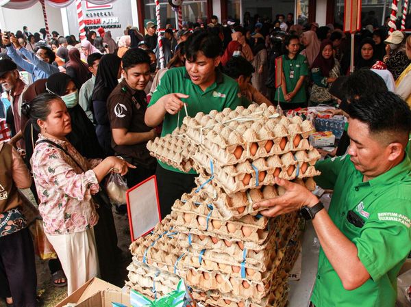 Warga Serbu Gerakan Pangan Murah di Palangka Raya