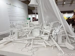 Endry Pragusta Pamer Karya Instalasi Perahu Rakit di Art Jakarta 2026