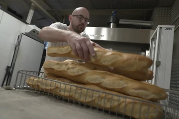 Perang Iran Bikin BBM Mahal, Bakery Prancis Kewalahan Panggang Baguette