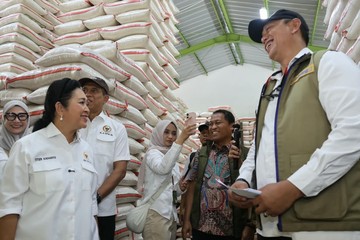BULOG &amp; Komisi IV DPR Sidak Pasar Induk Beras Cipinang, Stok dan Harga Aman