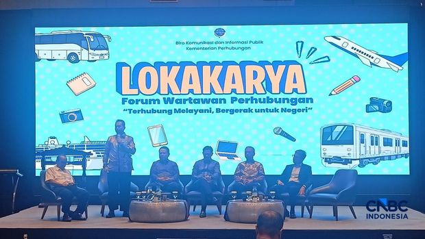 Foto (dua kiri ke kanan): Sesditjen Udara Ahmad Setiyo Prabowo, Direktur Operasi Angkasa Pura Agus Haryadi, Ketua INACA Denon Prawiraatmadja, Direktur keamanan, keselamatan dan standardisasi Airnav Capt Nurtjahjo Utomo, dan Direktur Safety Pelita Air Eriza Muslim dalam Lokakarya Forum Wartawan Perhubungan (Forwahub) di Bandung, 2 Oktober 2026. Foto (dua kiri ke kanan): Sesditjen Udara Ahmad Setiyo Prabowo, Direktur Operasi Angkasa Pura Agus Haryadi, Ketua INACA Denon Prawiraatmadja, Direktur keamanan, keselamatan dan standardisasi Airnav Capt Nurtjahjo Utomo, dan Direktur Safety Pelita Air Eriza Muslim dalam Lokakarya Forum Wartawan Perhubungan (Forwahub) di Bandung, 2 Oktober 2026. (CNBC Indonesia/Ferry Sandi)