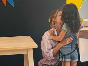 Setelah Zayn Malik, Giliran Gigi Hadid Rayakan Ultah Khai