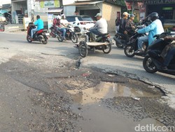 Jalan Perhubungan Deli Serdang Rusak hingga Makan Korban, Sebagian Ditambal Warga