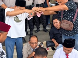 Kadinkes Pamekasan Ditaburi Uang gegara Jenazah Warga Ditahan RS