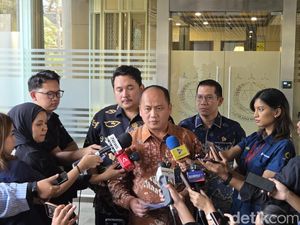 Video Kejagung Tetapkan 3 Tersangka Baru Kasus Pengadaan Motor Listrik MBG