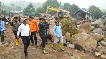Tinjau Banjir Bandang Solok, Wamendagri Pastikan Dukungan Darurat