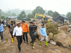 Tinjau Banjir Bandang Solok, Wamendagri Pastikan Dukungan Darurat